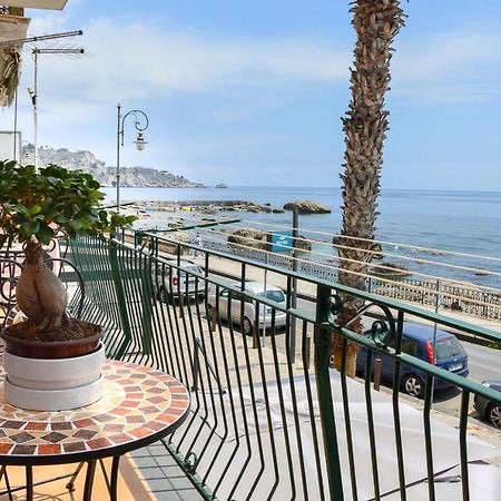 Апартаменты Sun Sea House Taormina Джардини-Наксос Экстерьер фото