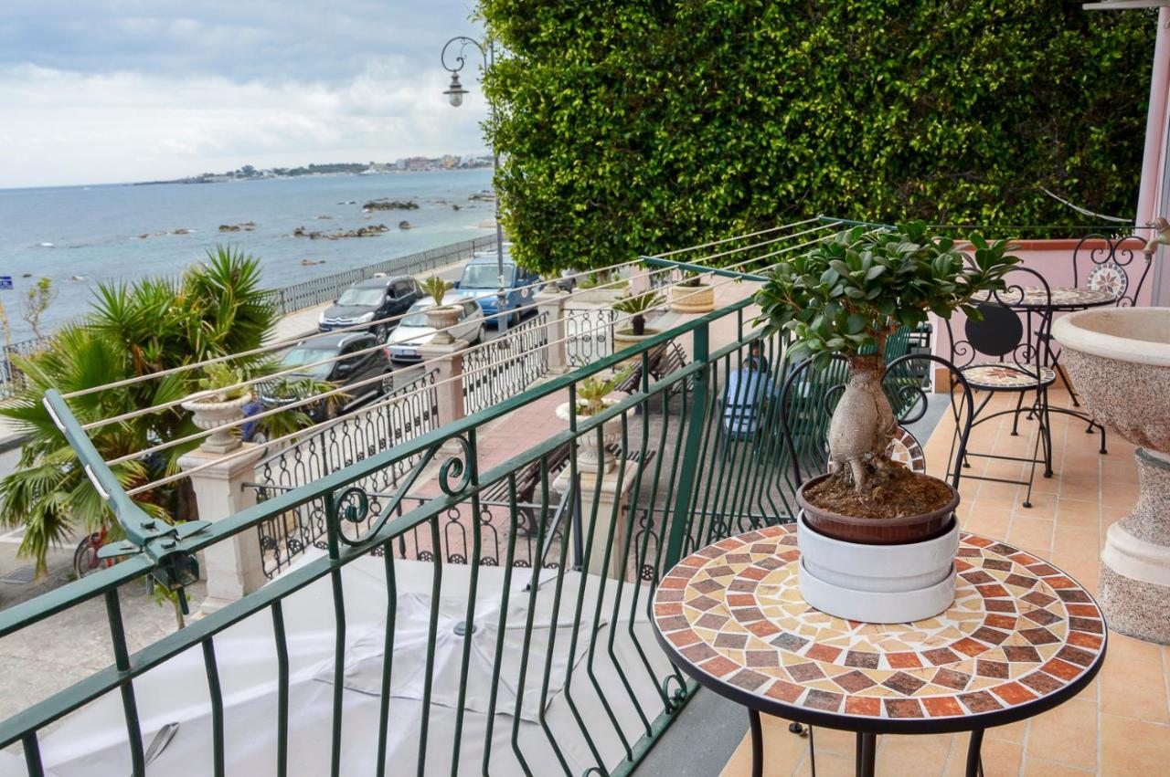 Апартаменты Sun Sea House Taormina Джардини-Наксос Экстерьер фото